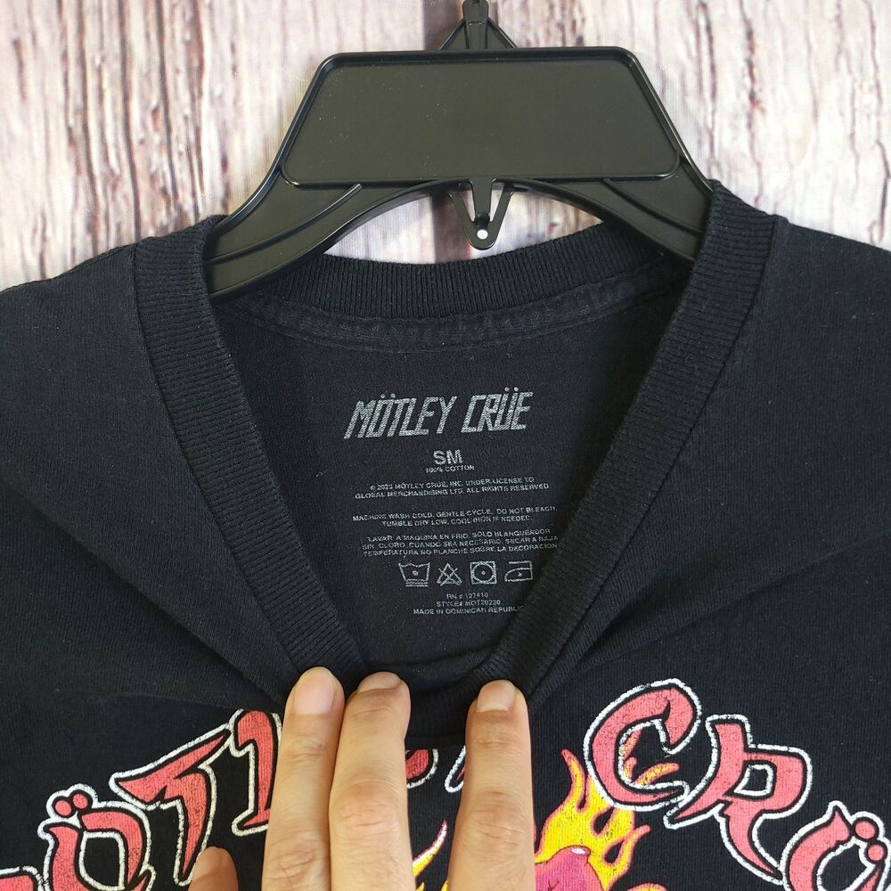 Motley Crue Small Tattoo Tour 2000 Dragon Band T-shirt Unisex Rock - Picture 3 of 5